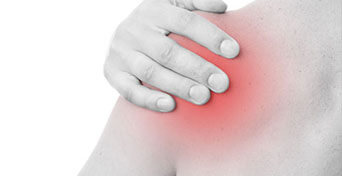 Douleurs épaule gauche rougeurs main sur épaule